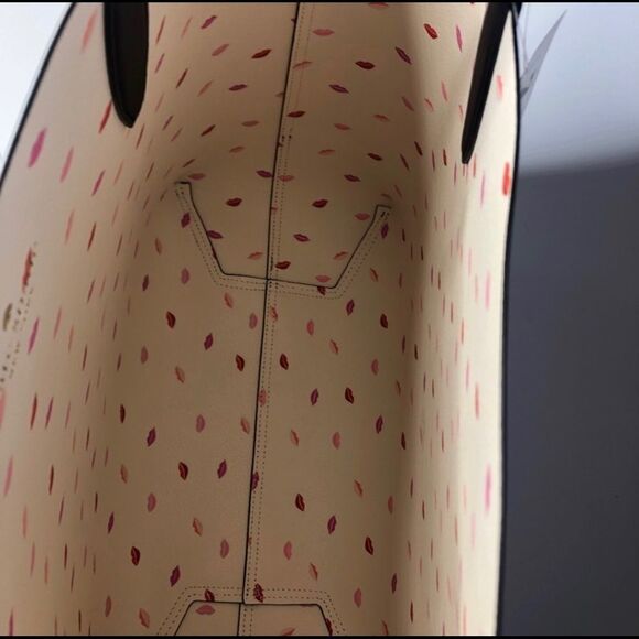 Minnie Kate Spade Tote - Picture 12 of 12